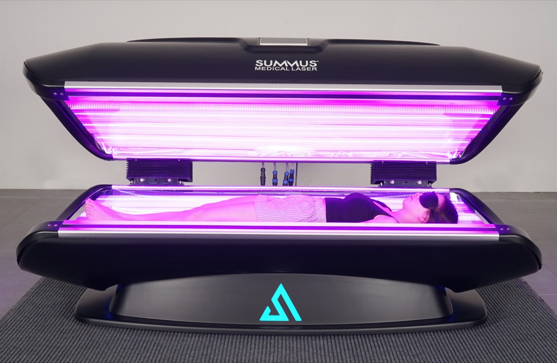 Full-body red light session in the Summus Medical bed